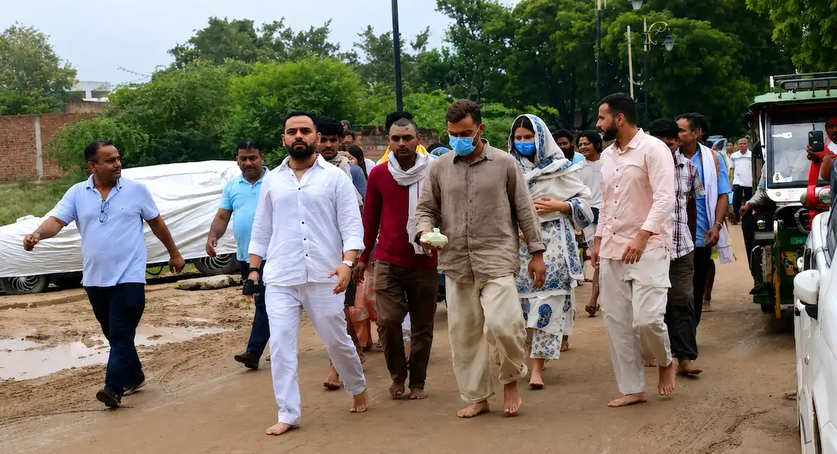 विराट कोहली अनुष्का नीम करोली बाबा आश्रम