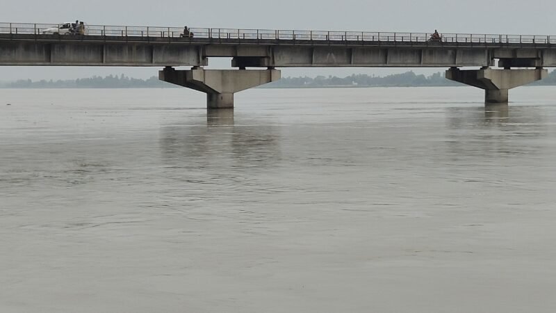 सरयू नदी उफान पर: उत्तर प्रदेश के बलिया, बहराइच, अयोध्या में कटान और बाढ़ का खतरा