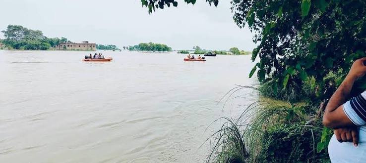 NDRF की नाव में रिसाव